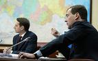 Medvedev’den valilere fırça: Bilgisayarlarınız nerede?