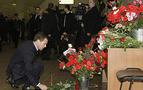 Medvedev, Lubyanka metro istasyonuna karanfil bıraktı