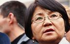 Otunbayeva: Bakiyev'le görüşebiliriz