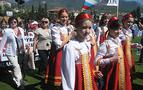 Alanya'daki 23 Nisan kutlamalarına Rus öğrenciler renk kattı
