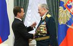 Medvedev bayram öncesi madalya dağıttı