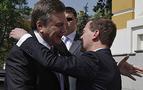 Medvedev'i Ukrayna'da eylemciler karşılayacak