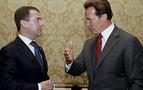 Medvedev ABD ziyaretinin ilk gününde Terminator ile görüştü
