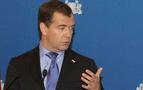 Medvedev bir kez daha uyardı:  İran nükleer gelişim programına devam ediyor