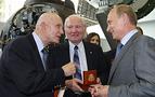 Putin uzayda işbirliğinin temelini atan Sovyet ve Amerikan kozmonotlarla buluştu