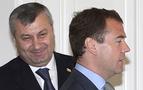 Medvedev, Güney Osetya liderine 1 milyar doları sordu