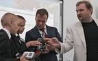 Medvedev'den askeri okul öğrencilerine nasihat: Bilgisayar, tank ve tüfekten daha önemli