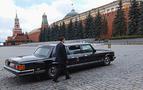 Medvedev artık Rus marka limuzine binecek