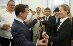 Rus bürokratlar, Medvedev’e doğum günü hediyesi almaktan korkuyor
