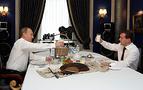 Putin Medvedev'e eli dolu geldi; tandem güçlendi