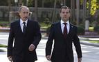 Medvedev'in danışmanı: Putin 2012'de dönmemeli