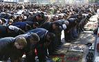 AFP: Sokakta namaz kılan Moskovalı Müslümanlar cami istiyor