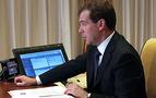 Medvedev'den bürokratlara: Vatandaşın şikayetini dikkate alın...