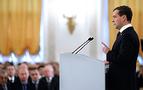 Medvedev de Erdoğan gibi konuştu: Üçüncü çocuğu olanlara ev yapmaları için arazi sözü