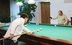 Putin ve Medvedev'den bilardo şov