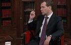 Medvedev: 2012 Başkanlık yarışının dışında değilim