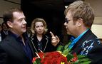 Medvedev, ünlü İngiliz şarkıcı  Elton John’un konserini izledi