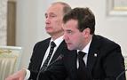 Medvedev-Putin ikilisinin reytingi düşüyor