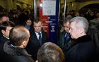 Medvedev metroya indi, güvenlik önlemlerini yerinde inceledi