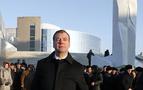 Medvedev Yeltsin'in anıtını  açtı; "O gerçek bir liderdi"