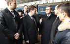 Medvedev tren garına baskın yaptı; polis göremeyince bastı fırçayı