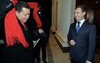 Medvedev ve Chavez'den "Libya'da daha fazla kan akmasın" çağrısı