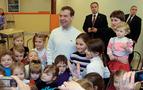 Medvedev üç çocuğu olan ailelere arsa dağıtacak