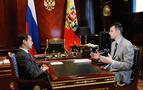 “Medvedev’den Putin’in rakibine destek kabulü”