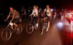 Moskova’da 4 bin kişi gece pedal çevirdi