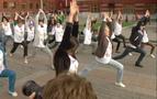 “Medvedev’in Kızları” fan grubu Rusya liderine destek için yoga yaptı
