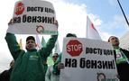 Rusya’da benzine yüzde 10’luk zam protesto edildi