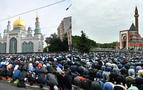 Moskova’da 300 bin müslüman bayram namazı kıldı