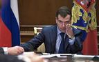 Medvedev: "Yasal alt yapının  yeterli olmaması yatırımcıların Rusya'ya güvenmemesine neden oluyor"