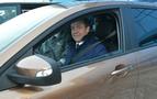 Medvedev, yeni model Lada XRAY'i test etti
