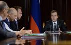 Medvedev: Yaptırım yükü vergilere yansıyabilir