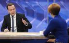 Medvedev: Panik yapmayın, ruble aşırı düştü, değerlenecek