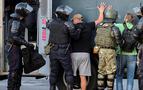 Belarus, olaylı seçimler öncesi tutukladığı 32 Rusya vatandaşını iade etti