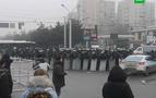 Kazakistan karıştı; protestocular devlet binalarına giriyor