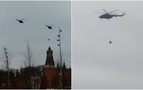 Kremlin üzerinde silahlı asker taşıyan helikopter şaşkınlık yarattı