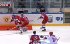 Buz hokeyi maçında sekiz gol atan Putin kutlama sırasında yere düştü