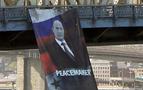 Putin'in dev posteri ABD'de bir köprüye asıldı