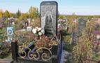 Rusya’da ölen genç kıza iPhone 6 şeklinde mezar taşı yapıldı