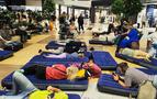 Şeremetyevo'da Gecikmelerden Dolayı Yolculara Matras Verilmeye Başlandı