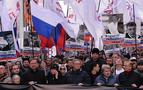 Rusya’da muhalifler, Nemtsov’u anmak için yürüdü