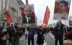 Türk komünistler Moskova'daki 'Ekim Devrimi'nin 100. yılı' yürüyüşüne katıldı