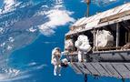 Rus kozmonotlar 8 saatlik uzay yürüyüşü ile rekor kırdı