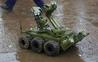 Rusya'da ateş eden silahlı robotlar sergilendi