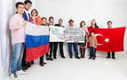 Moskova’da bir araya gelen Türk ve Ruslar dostluk mesajı verdiler