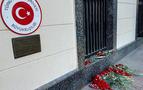 Ruslar, saldırı nedeniyle Türkiye’nin Moskova Büyükelçiliği önüne çiçek bıraktı - VİDEO