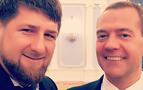 Medvedev ve Kadirov’dan ikili selfie